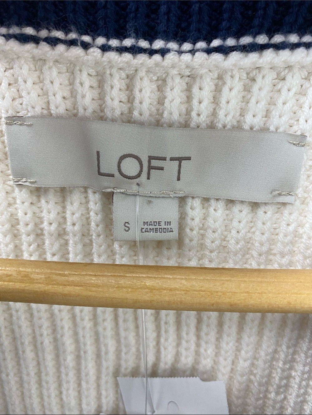 LOFT Sweater - Picture 2 of 7